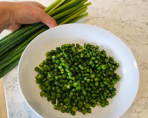 下饭神器蒜苔粒炒肉碎