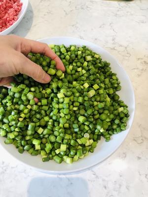 下饭神器蒜苔粒炒肉碎