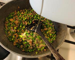 下饭神器蒜苔粒炒肉碎