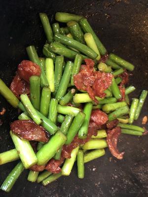 蒜苔炒腊肠