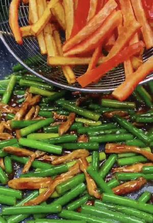 土豆炒蒜苔
