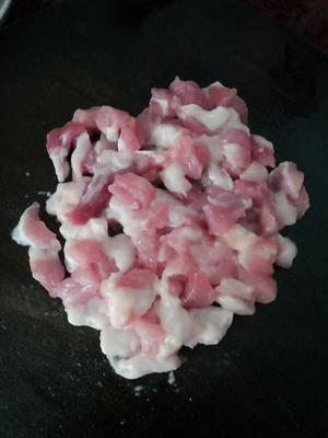 台湾名菜“苍蝇头”~巨下饭又营养的蒜薹炒肉丁