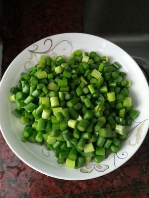 台湾名菜“苍蝇头”~巨下饭又营养的蒜薹炒肉丁