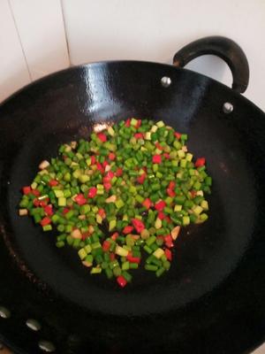 台湾名菜“苍蝇头”~巨下饭又营养的蒜薹炒肉丁