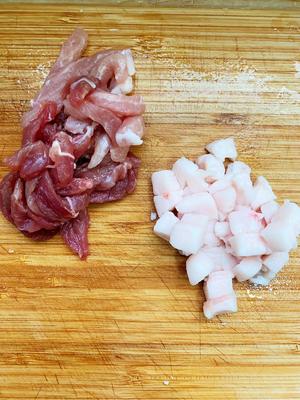 简单易做的下饭菜－蒜苔炒肉