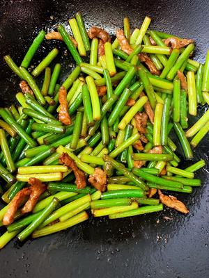 简单易做的下饭菜－蒜苔炒肉