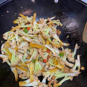 每次下馆子必点的脆脆的干锅花菜?