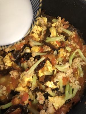 超级下饭又简单的番茄花菜木耳炒鸡蛋家常菜 孩子超爱 不辣又可口