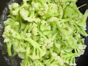 家常素炒菜花，清脆！