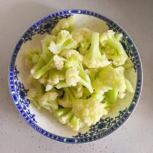西红柿炒菜花（夏季开胃菜）