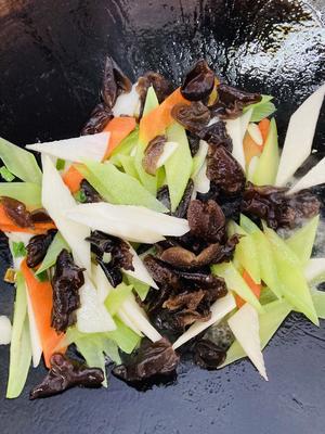 山药青笋炒木耳