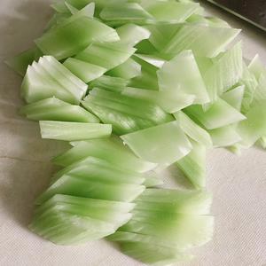 超简单的清炒莴笋