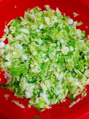清香美味的香菇包菜包子