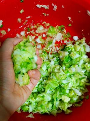 清香美味的香菇包菜包子