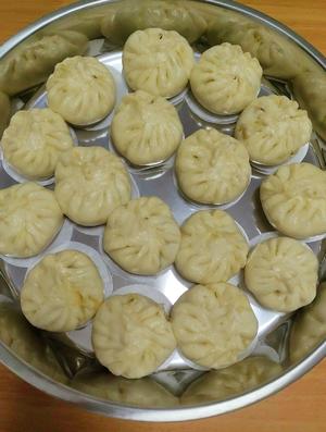 清香美味的香菇包菜包子