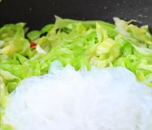 最近爱吃粉丝粉条～包菜炒粉丝