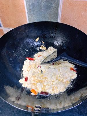 蒿子秆炒臭豆腐