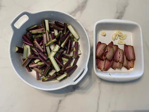 腊肉红菜苔(下饭菜)
