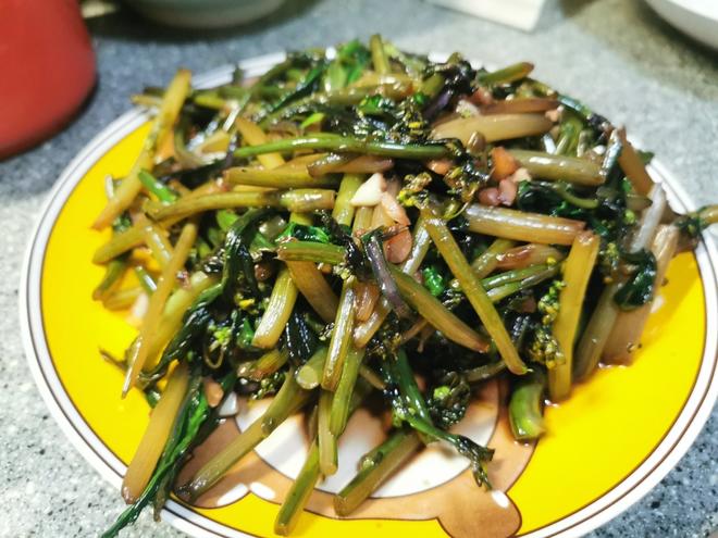 不放肉的爆炒红菜苔——超香