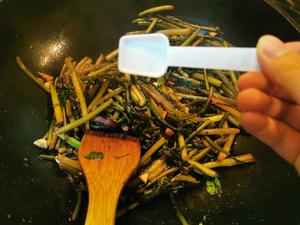 不放肉的爆炒红菜苔——超香