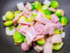 孢子甘蓝炒火腿片