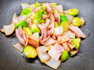 孢子甘蓝炒火腿片