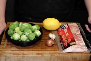 培根干煸小包菜 (孢子甘蓝 | Brussel Sprouts)