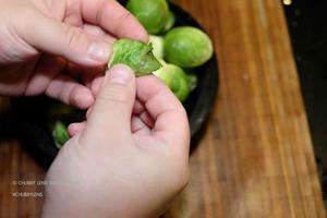 培根干煸小包菜 (孢子甘蓝 | Brussel Sprouts)
