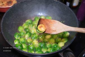培根干煸小包菜 (孢子甘蓝 | Brussel Sprouts)