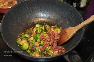 培根干煸小包菜 (孢子甘蓝 | Brussel Sprouts)
