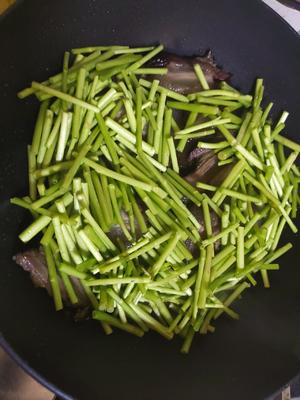 春色二分(芦蒿炒腊肉，生酮友好)
