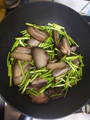 春色二分(芦蒿炒腊肉，生酮友好)