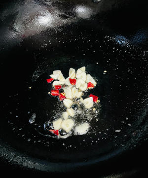 一口一个春天：芦蒿腊肉