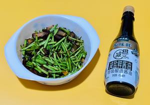 一口一个春天：芦蒿腊肉