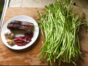 藜蒿炒腊肉