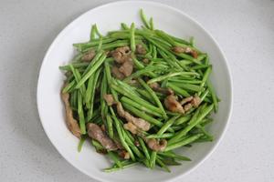 超级好吃的芦蒿炒肉