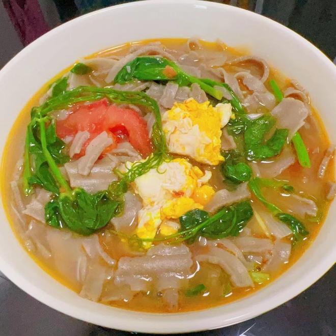 豌豆尖荞麦刀削面