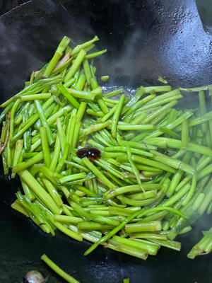 清炒水芹菜