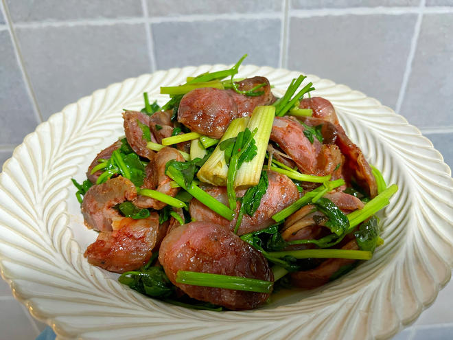 水芹菜炒腊肠