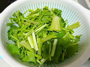 水芹菜炒腊肠