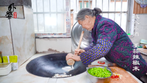 【水芹菜炒肉】自然生长的美食