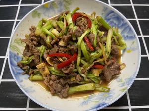 简单又美味的水芹菜炒牛肉