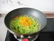 小芹菜炒香干