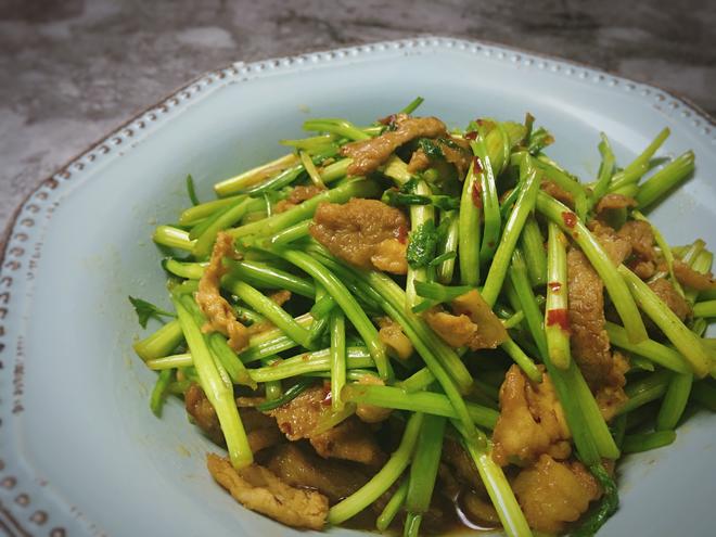 水芹菜炒肉
