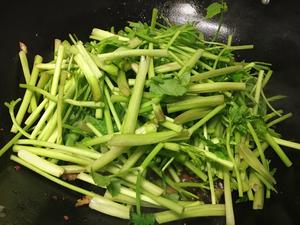 水芹菜炒肉