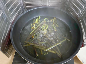 超下饭的蕨菜炒腊鸭腿