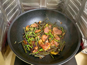 超下饭的蕨菜炒腊鸭腿