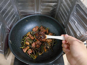 超下饭的蕨菜炒腊鸭腿