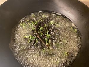 超好吃的凉拌蕨菜