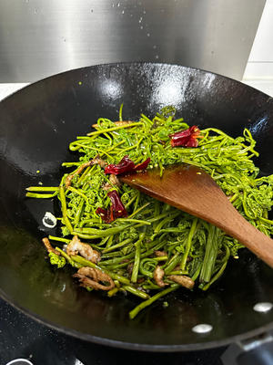 炒蕨菜